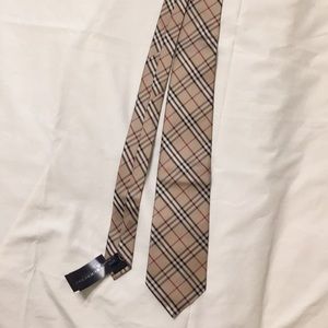 Burberry NWT plaid beige brown tie